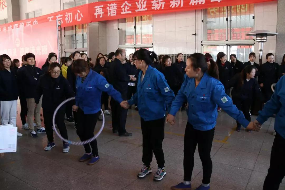 Talents compete at the Fanghua Exhibition, and the glamour of the glory and majesty of women rises